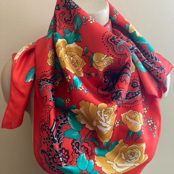 Colourful vintage square scarf - Picture 7 of 9